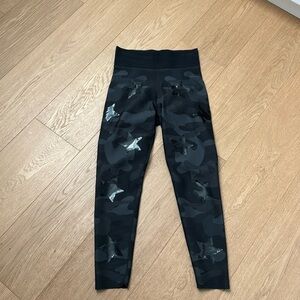 Women’s cropped knockout legging in size xs